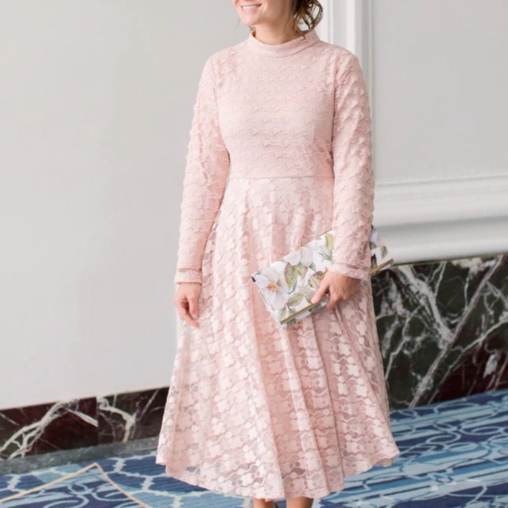 Dainty Jewells Beauty and Blush pink midi dress. Size S Excellent condition.